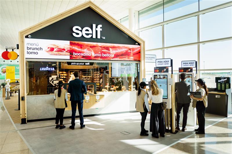 Areas opens the world's first robotic restaurant with Artificial Intelligence in an airport